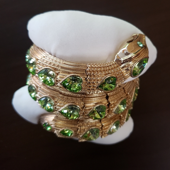 Gucci Crystal Heart Triple Wrap Snake Bracelet - Picture 2 of 12